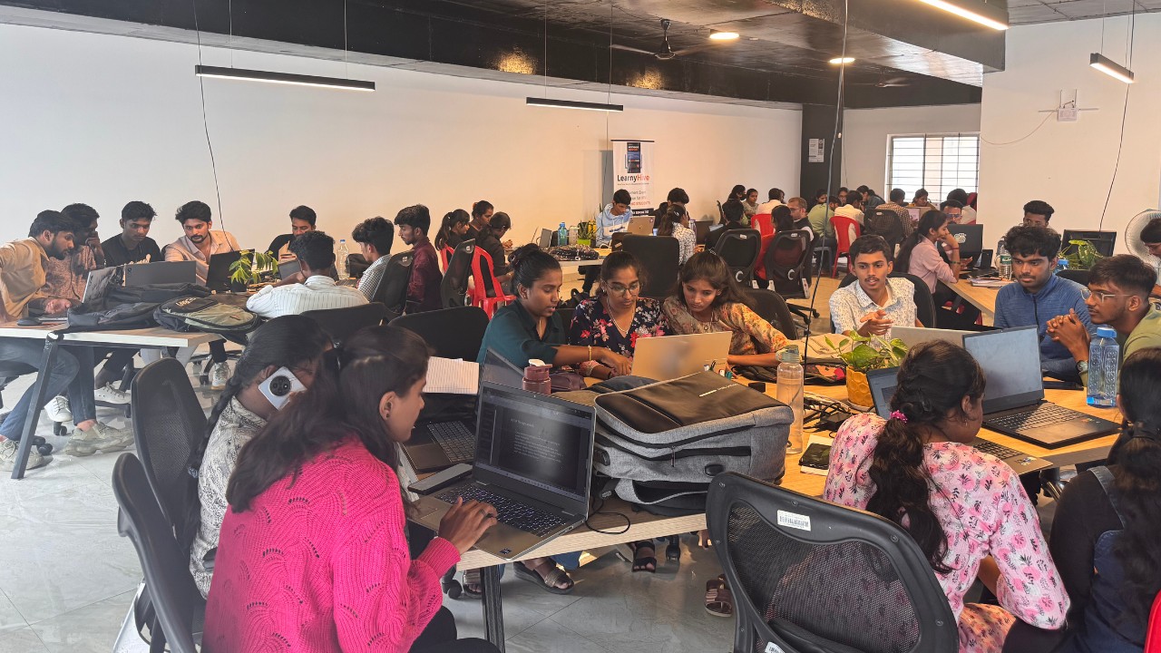 HackTheHive 2025 - LearnyHive (1)