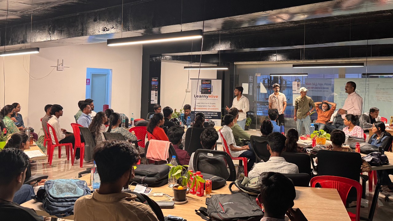 HackTheHive 2025 - LearnyHive (5)