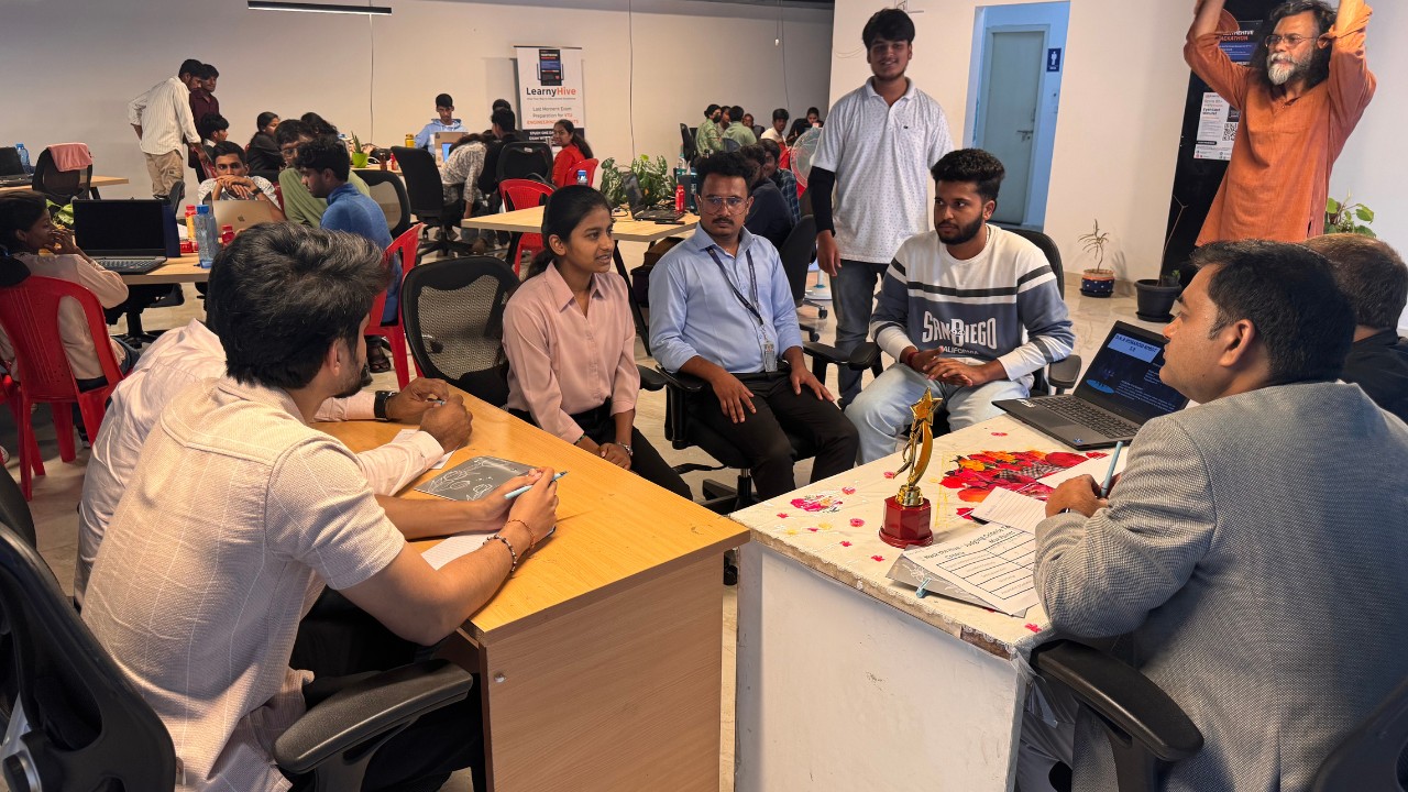 HackTheHive 2025 - LearnyHive (8)